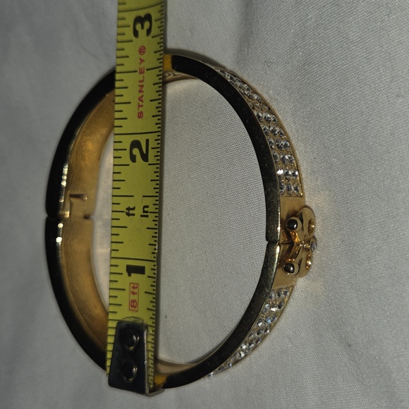 BETSY JOHNSON Gold Bracelet With Rhinestones And Bow With Magnetic Close - Picture 13 of 13
